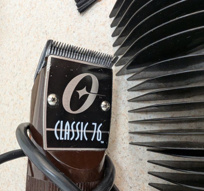 Oster 76 Clippers w/ 2 metal clips, 10pc Guard Set