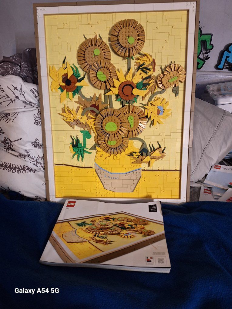 LEGO Ideas 21333 Vincent van Gogh The Starry Night Displayable Art Set