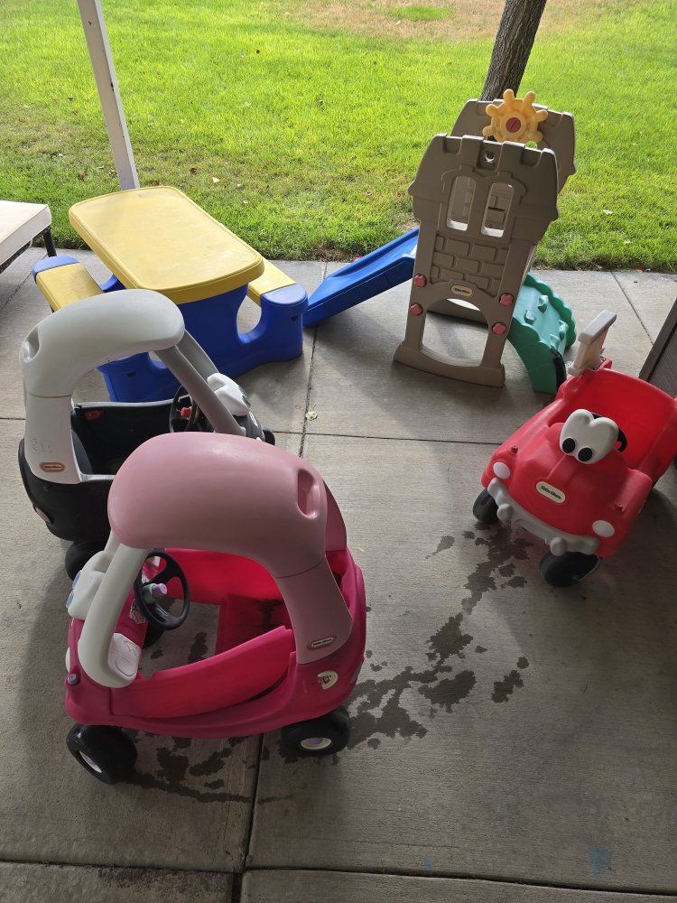 Little Tikes Outdoor Play Bundle - Cozy Coupe Cars, Picnic Table & Climber Slide Set