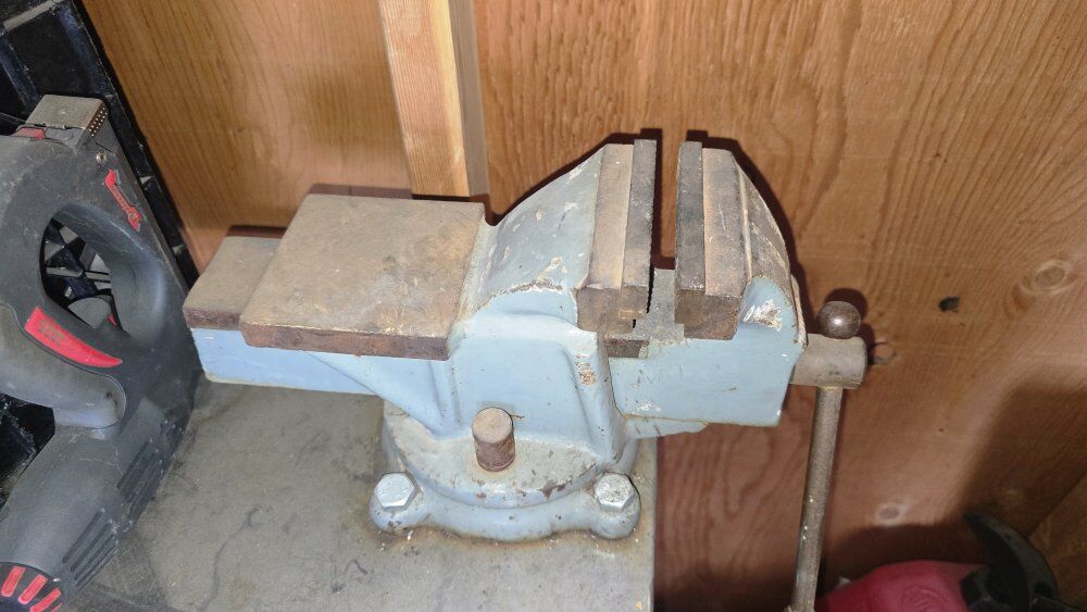 6' stainless steel work bench w/4" vise castors