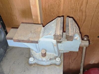 6' stainless steel work bench w/4" vise castors