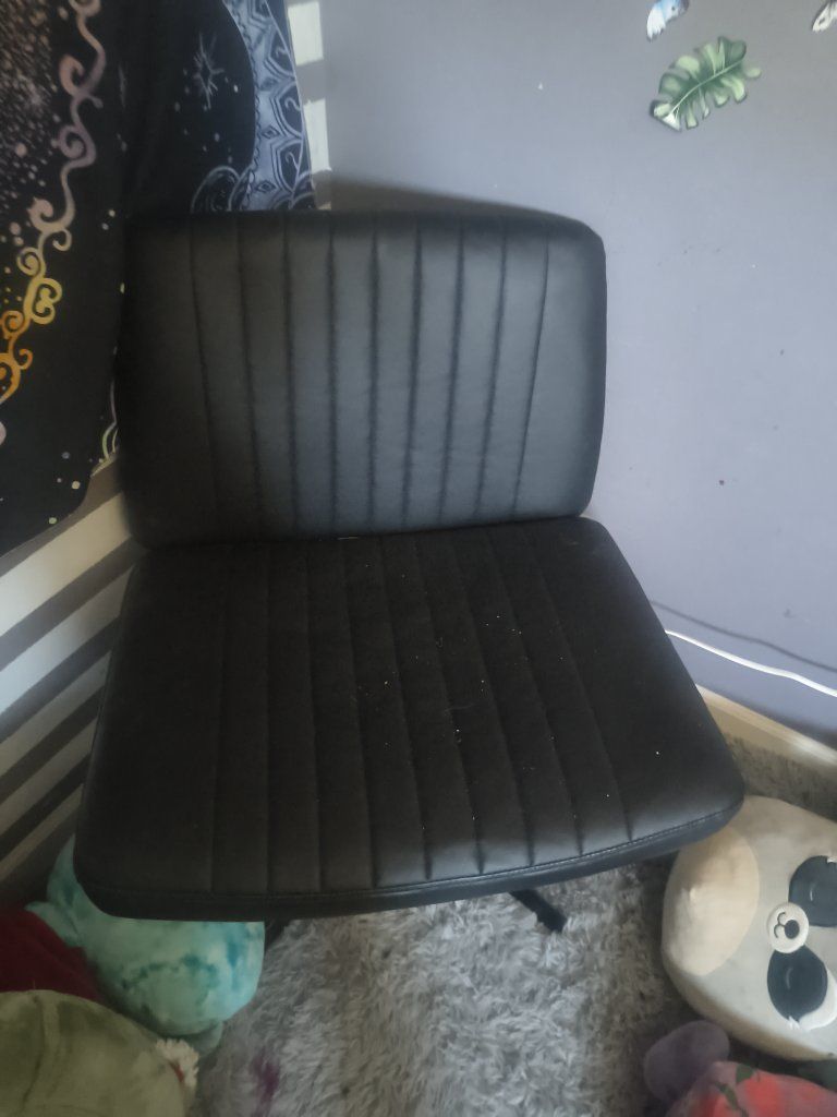 Adjustable Black PU Leather Upholstered Swivel Office Chair with Lumbar Support