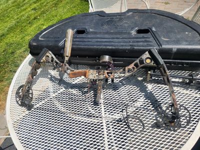Compound bow, quiver, sight, stabilizer and case