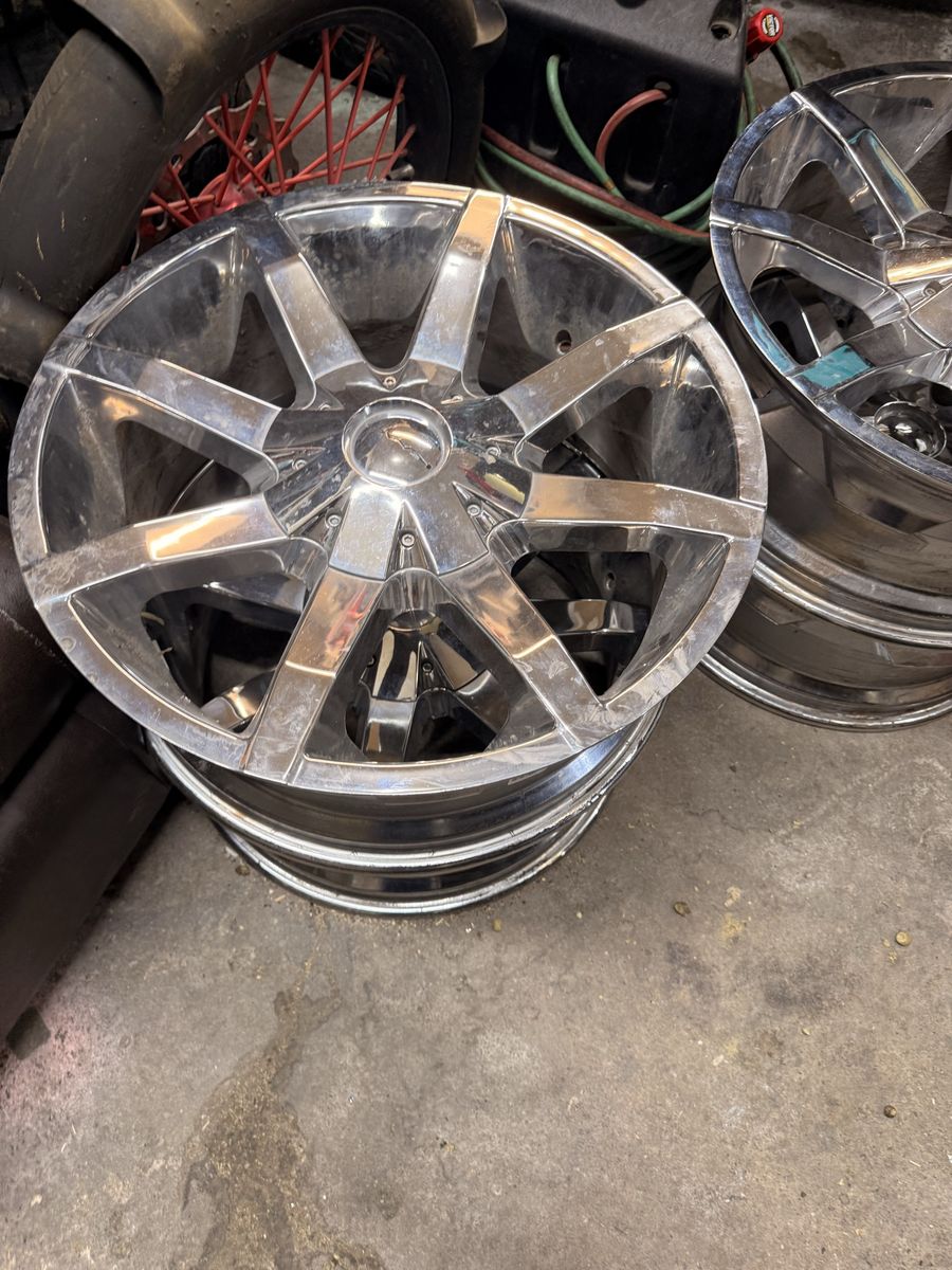 Rims & tires from 2014 Jeep Cherokee