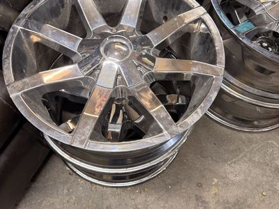 Rims & tires from 2014 Jeep Cherokee