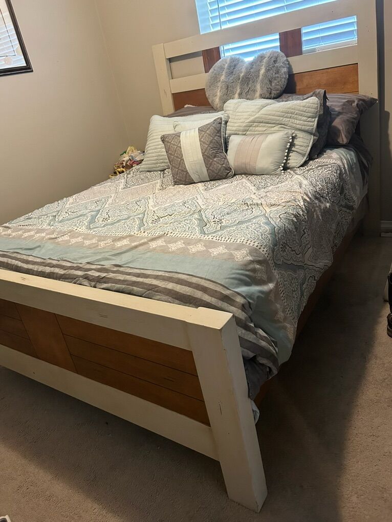 Sleep Number Bed ( Queen )