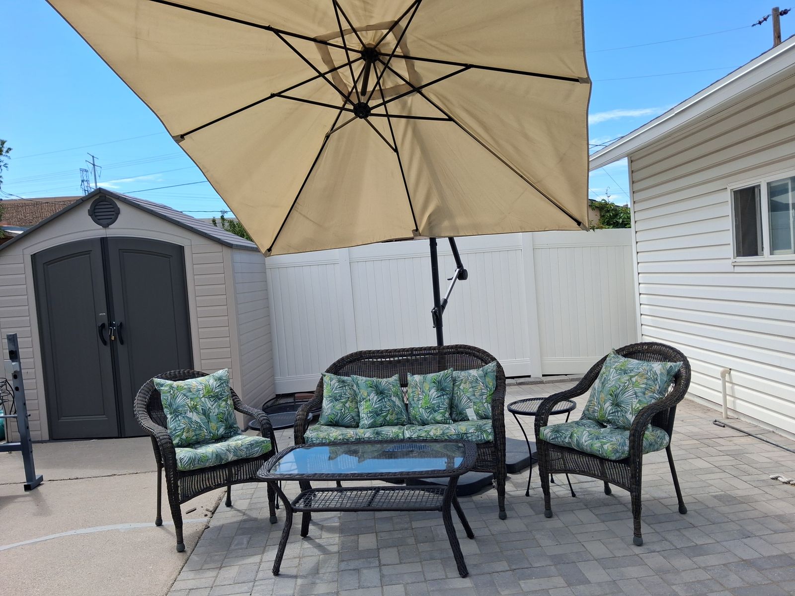 WICKER PATIO FURNTURE WITH FIRE PIT