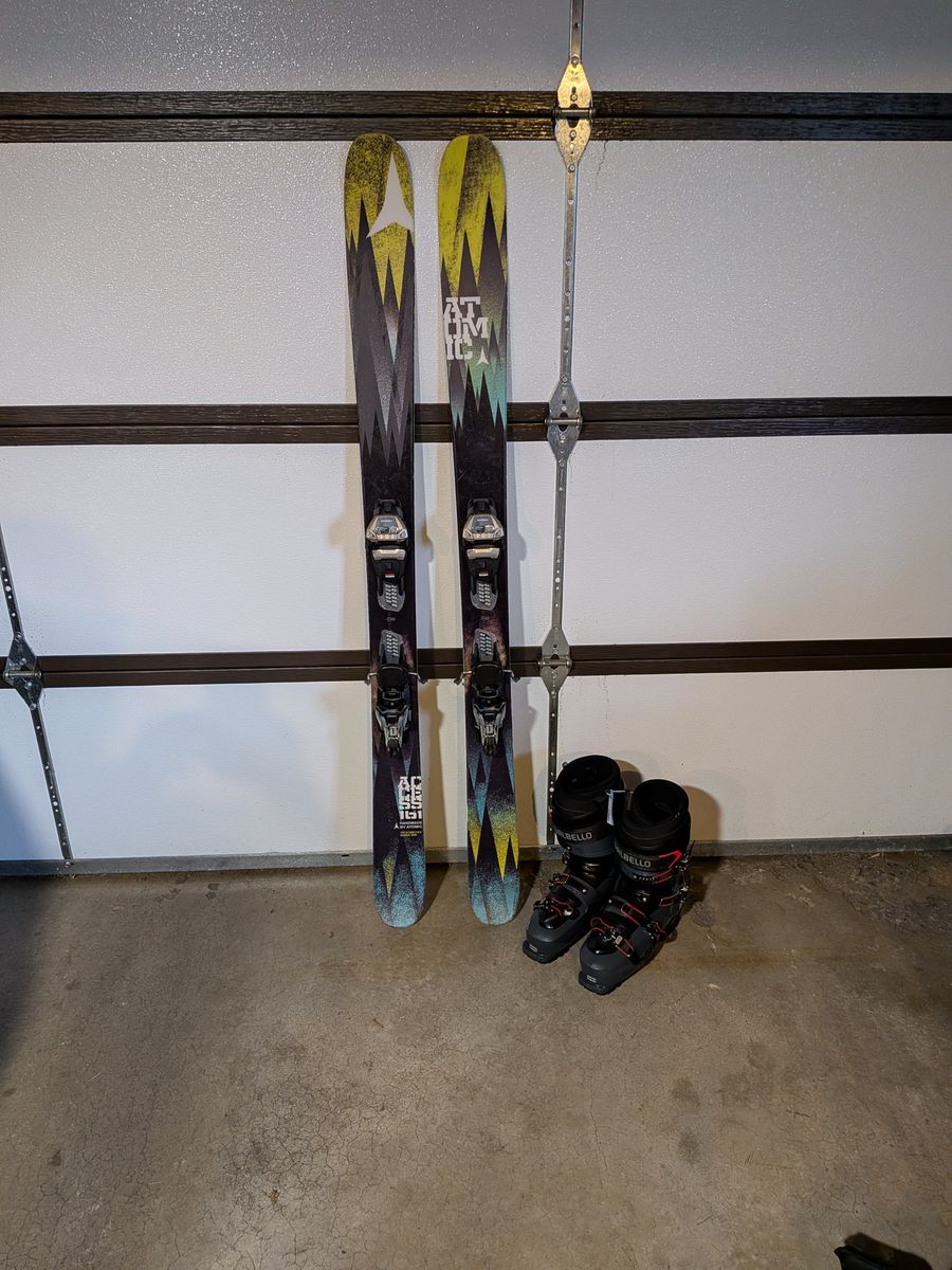 Atomic Access 161 skis and Dalbello Panterra 120 Ski Boots 29/29.5