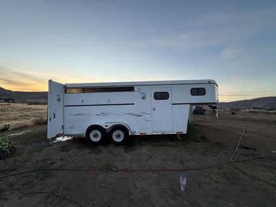 1998 Circle J Arrow III Gooseneck Horse Trailer