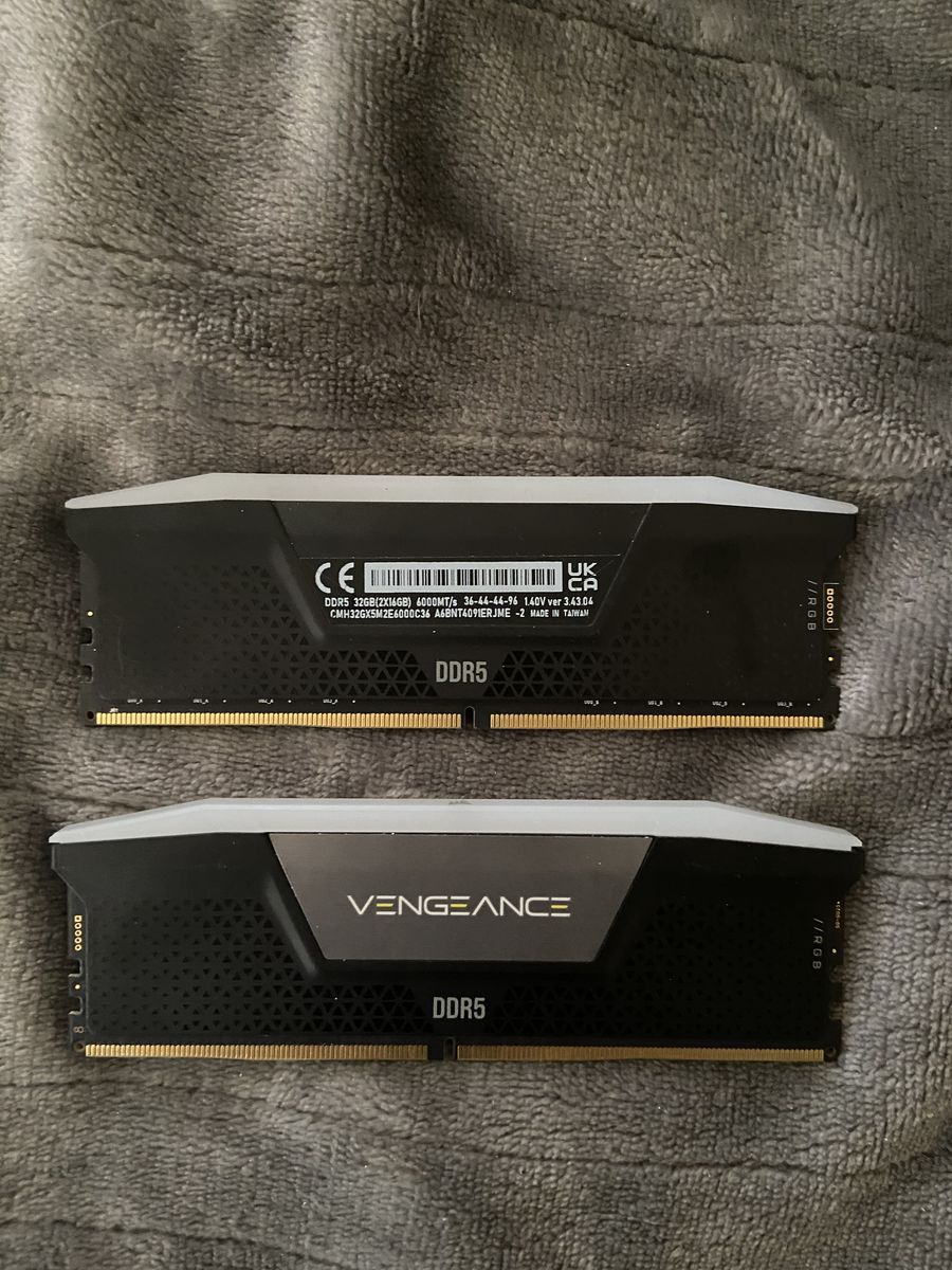 32 GB DDR5-3000 RAM (Corsair Vengeance)