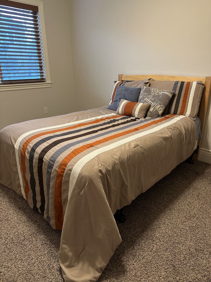 Full size Comforter/decorative pillows 