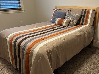 Full size Comforter/decorative pillows