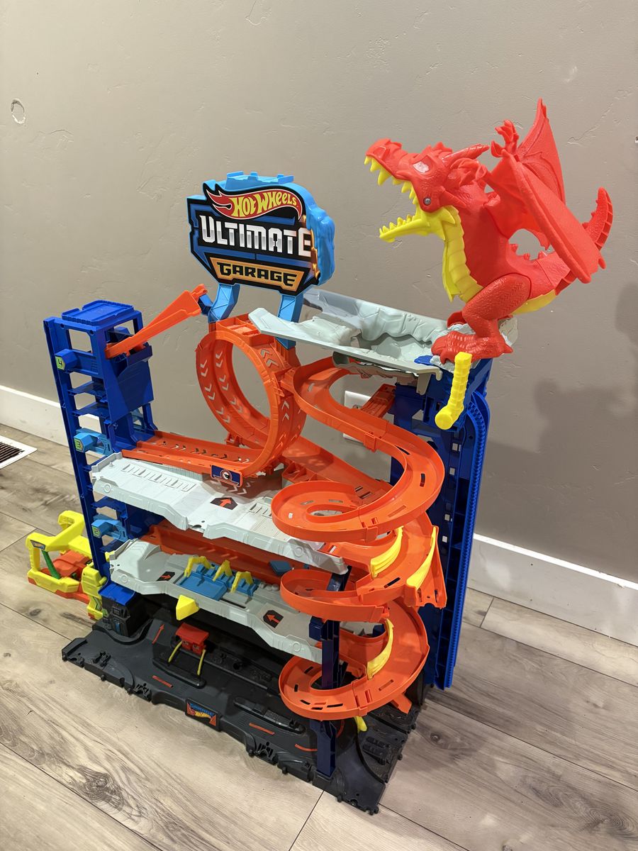 Hot Wheels City Ultimate Garage Playset