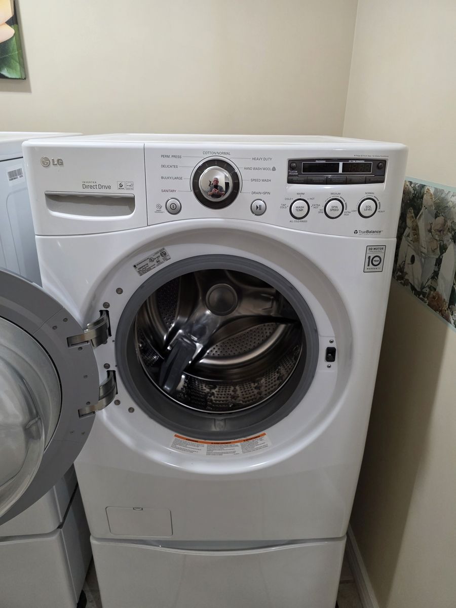 LG Extra Large Capacity Front Load Washer WM2350HWC