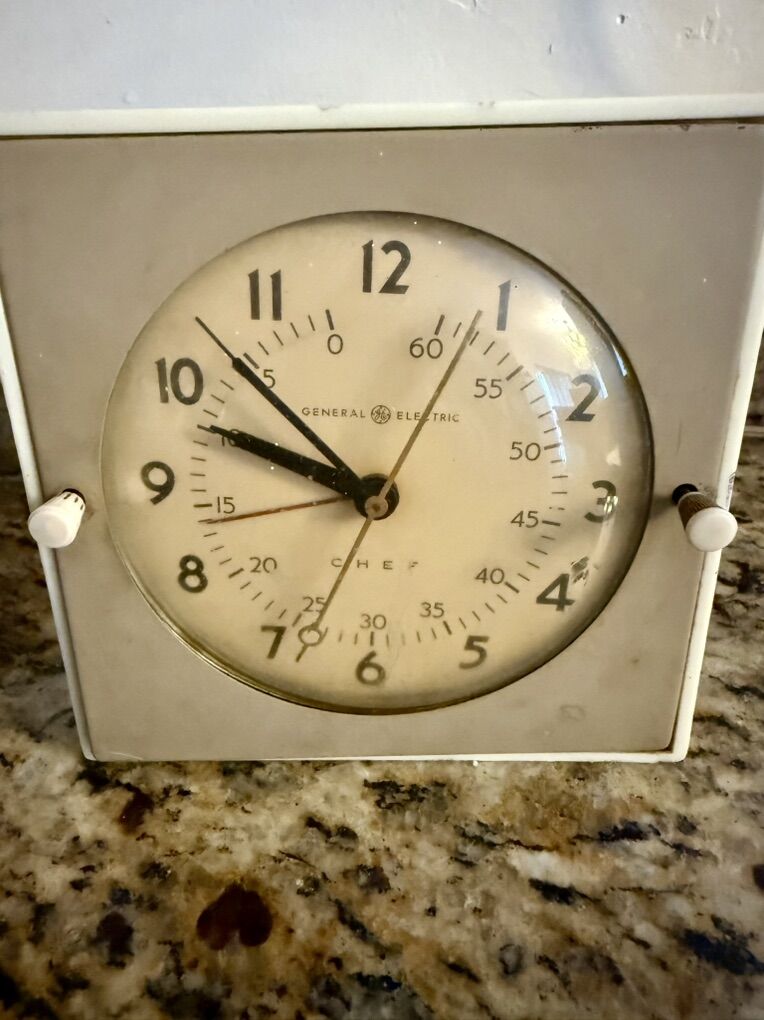 Vintage GE CHEF Clock