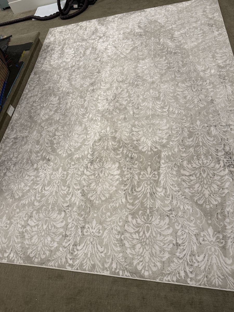 8x10 Gray and White Damask Pattern Area Rug
