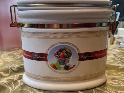 Knotts beery farm ceramic canister with hinged lid