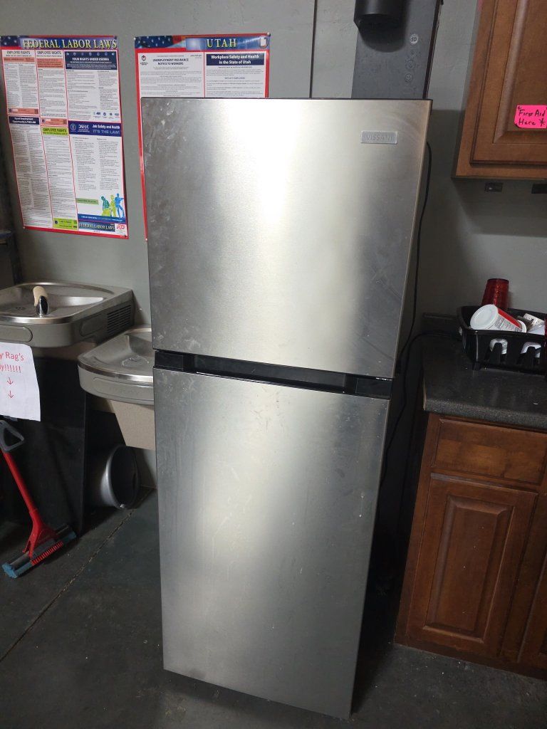 Vissani Stainless Steel Top Freezer Refrigerator