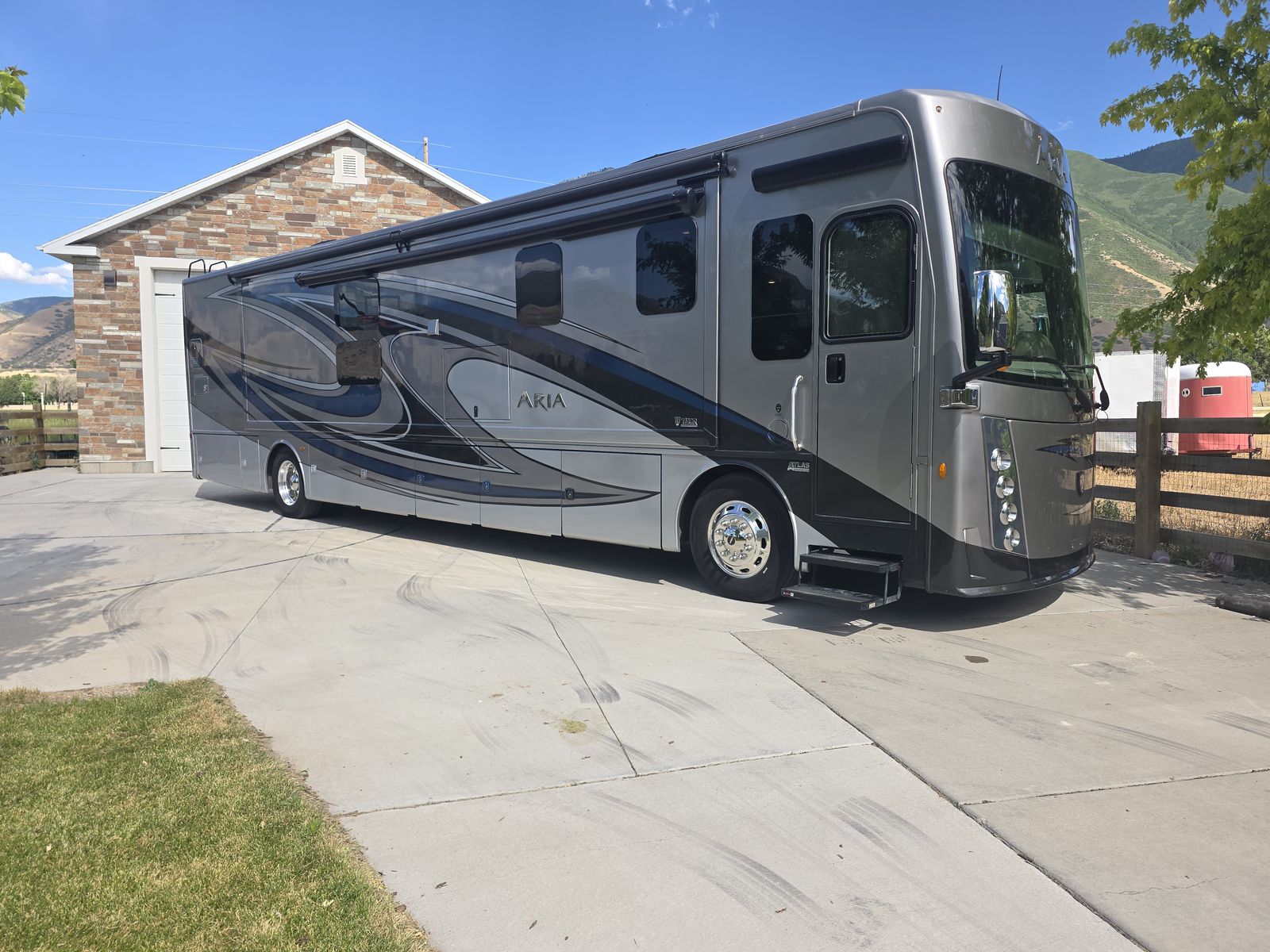2020 Thor Aria 4000 Bunkbeds Sleeps 10