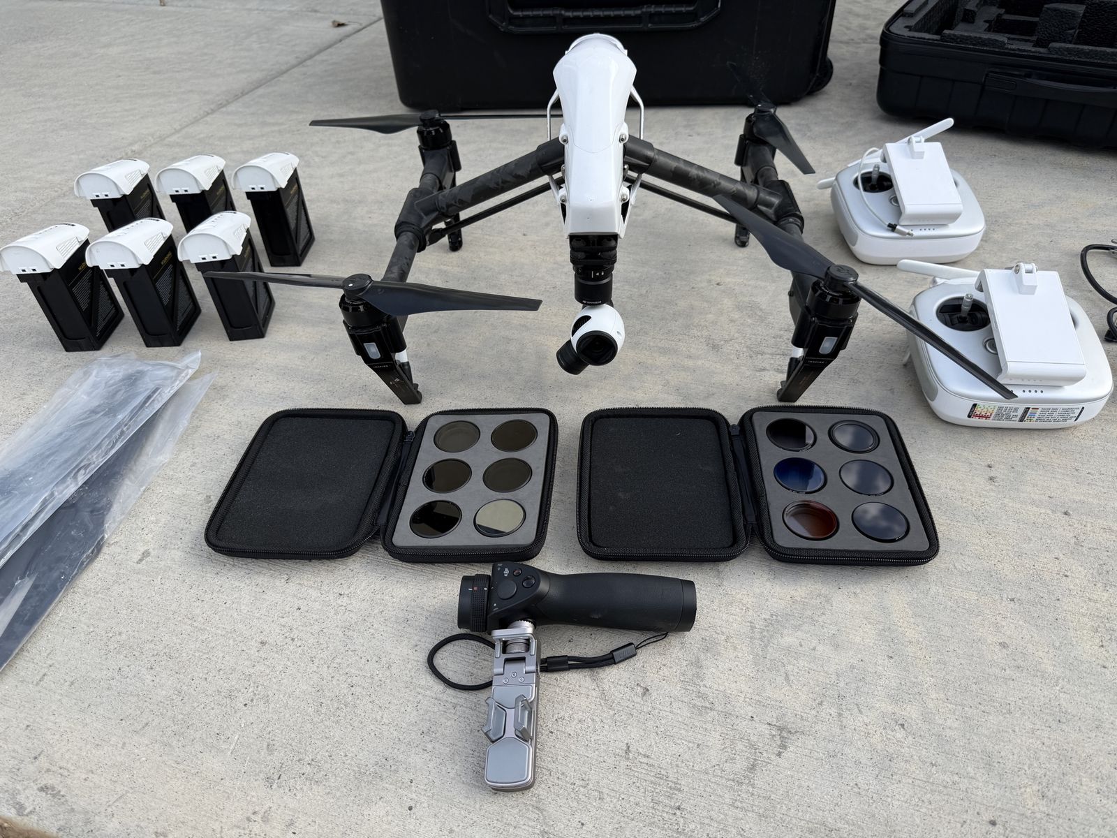 DJI Inspire 1 Professional Package – Dual Controllers – 6 Batteries – Smart Controller