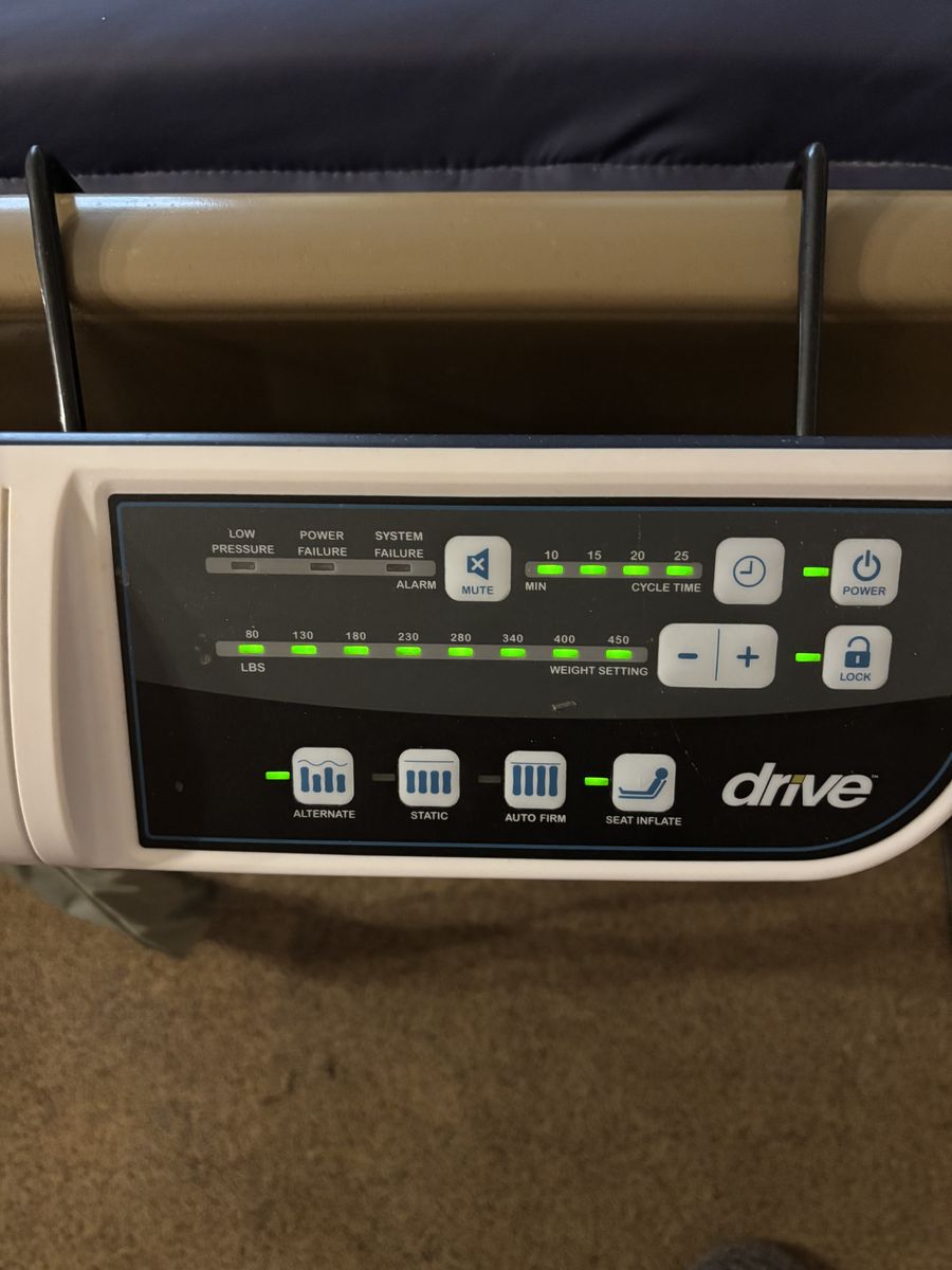 Drive alternating pressure hospital mattress