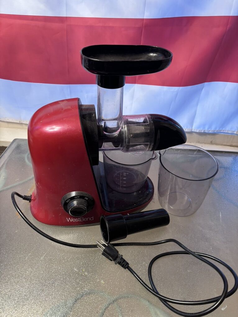 Westbend Cold Press Juicer Extractor Juicer Red