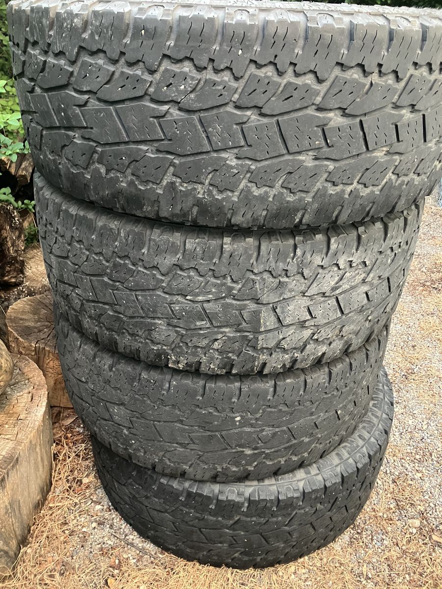 Toyo open country tires  295/60R20