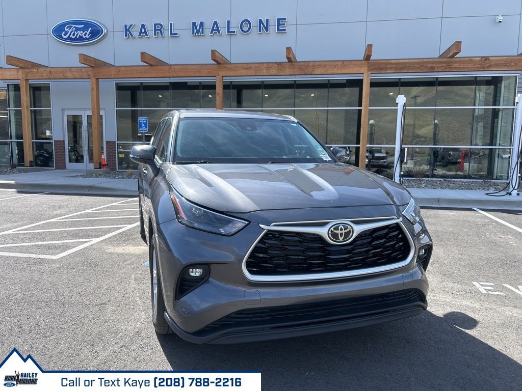 2024 Toyota Highlander LE