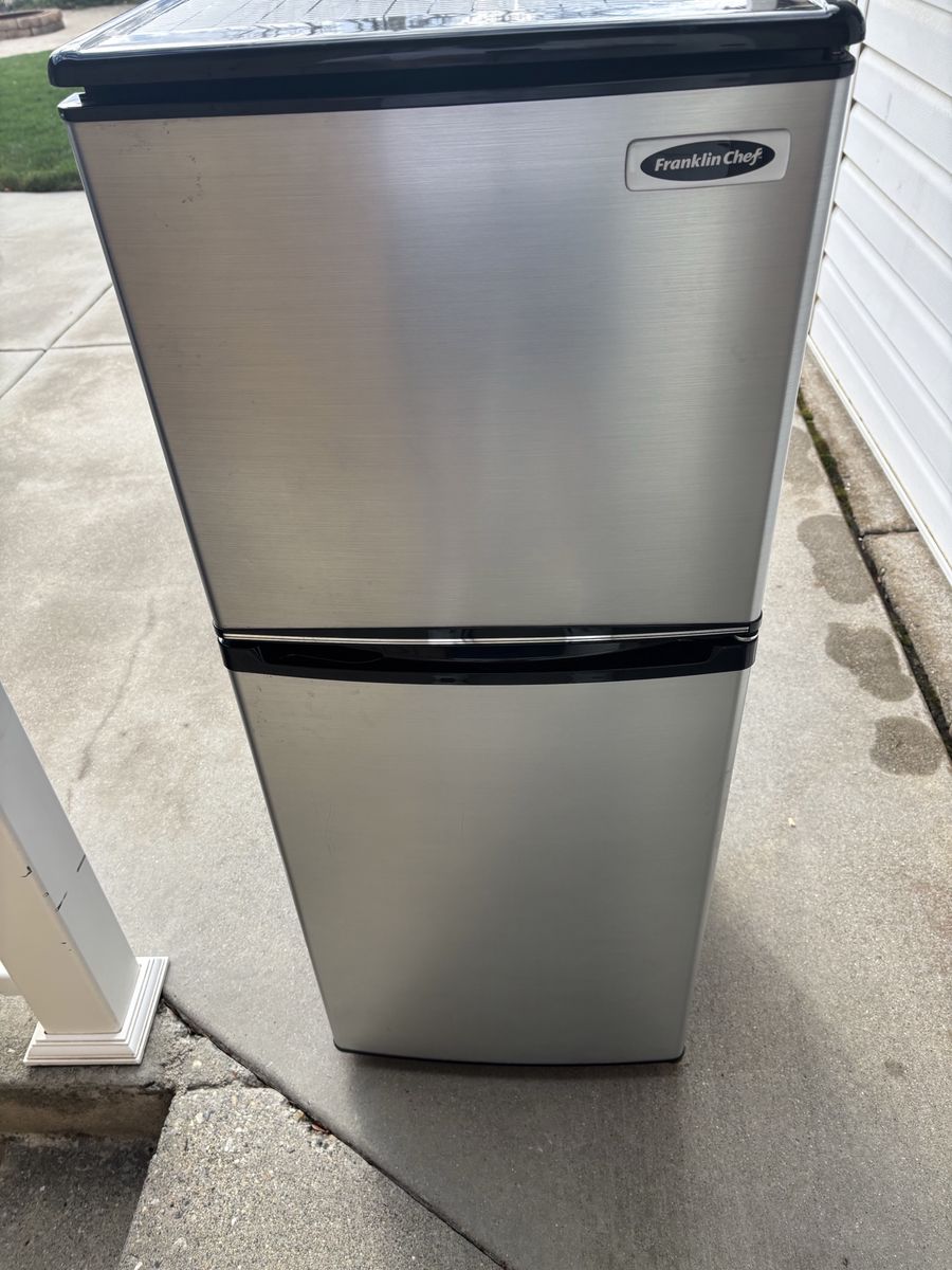 Mini Fridge/Freezer FREE