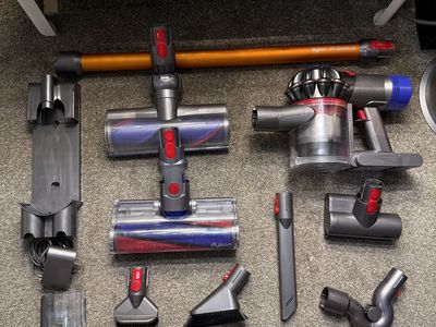 CLEAN Dyson v8 absolute vacuum