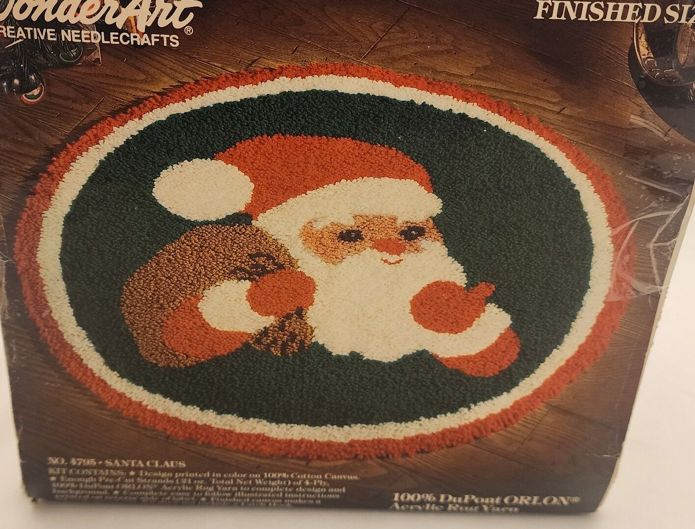 34 Inch Circle Santa Rug Latch and Hook Kit - VINTAGE