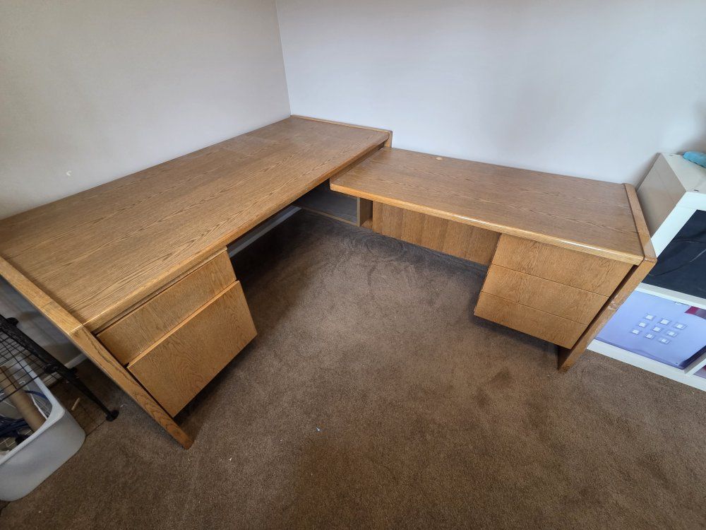 L Shaped Desk (Free)