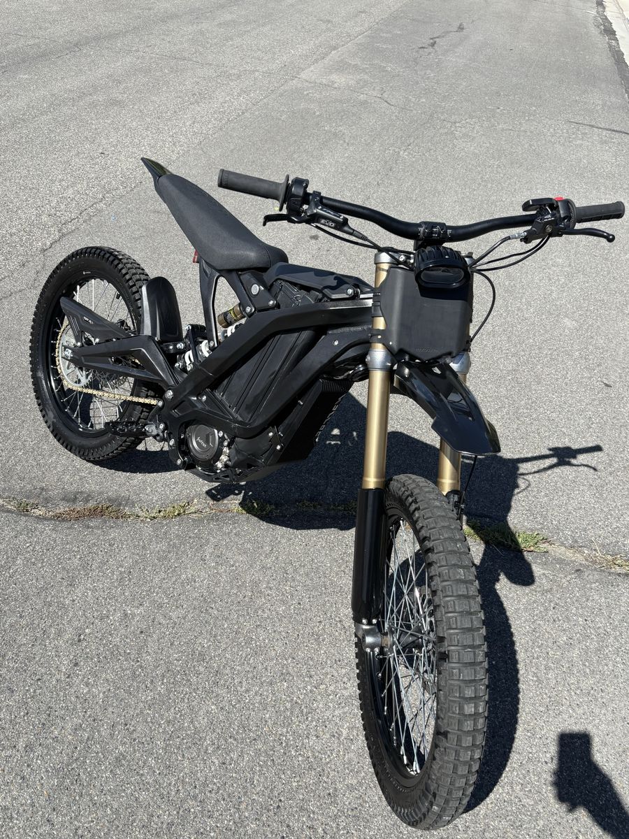 2025 Sur-Ron Light Bee X Electric Dirt Bike - Black
