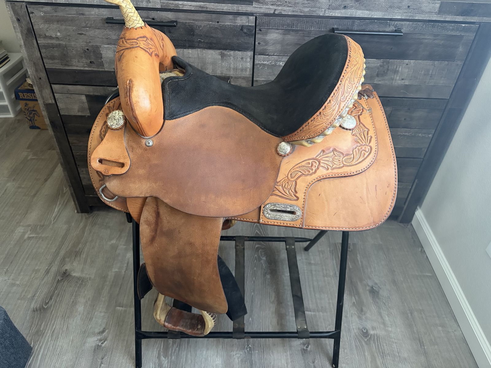 Saddle 
