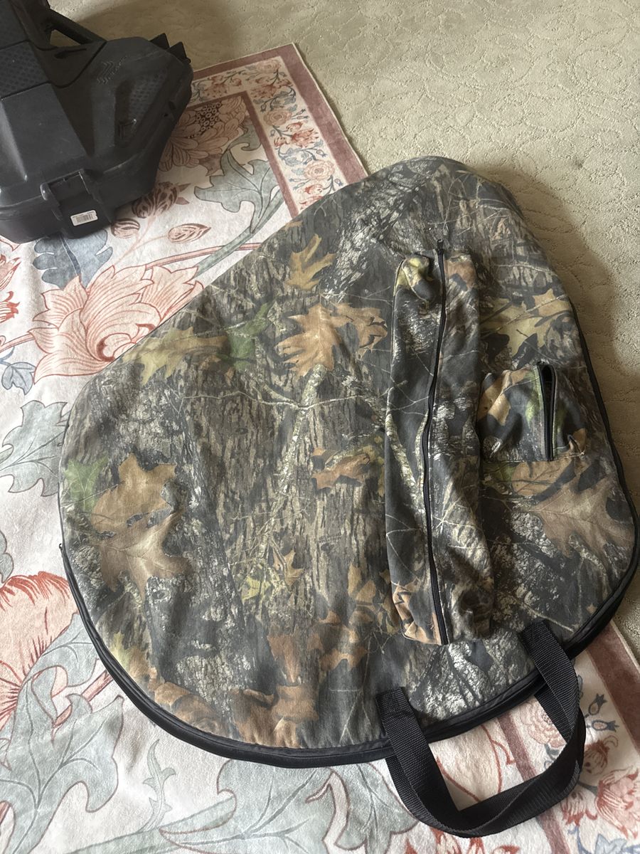 Camo Soft Bow Case with Accessory Pockets and Carrying Handles