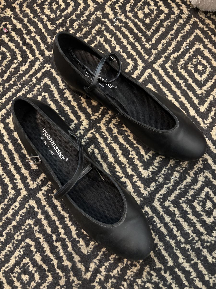 Women’s organ shoes size 9.5 M