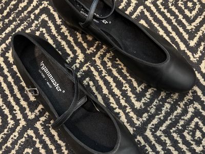 Women’s organ shoes size 9.5 M