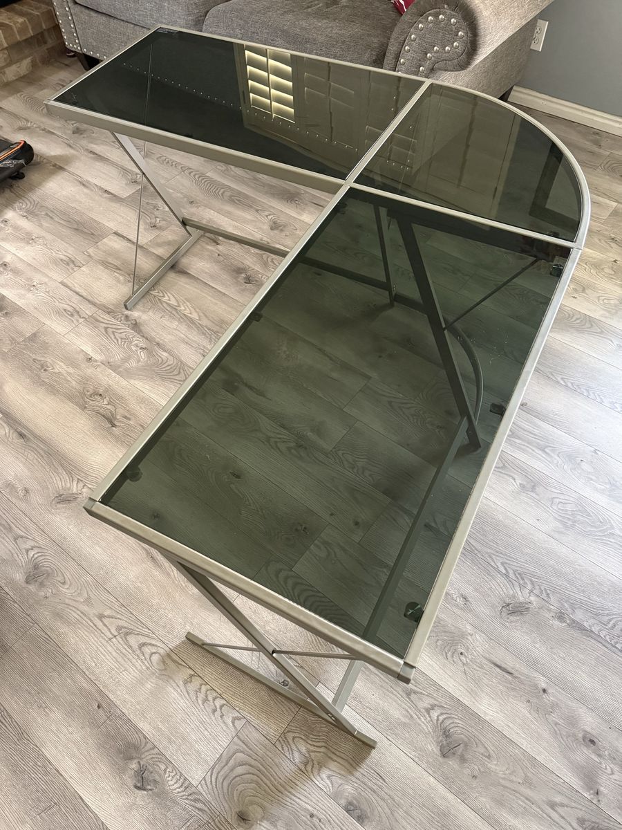 Modern L-Shaped Glass Desk – Great Condition