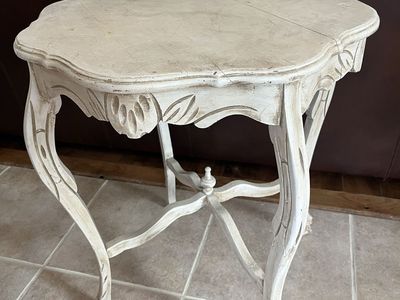 Antique Intricate tall end table 29” T X 24” W