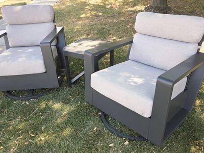 Like New 3-piece Outdoor Patio Seating Set