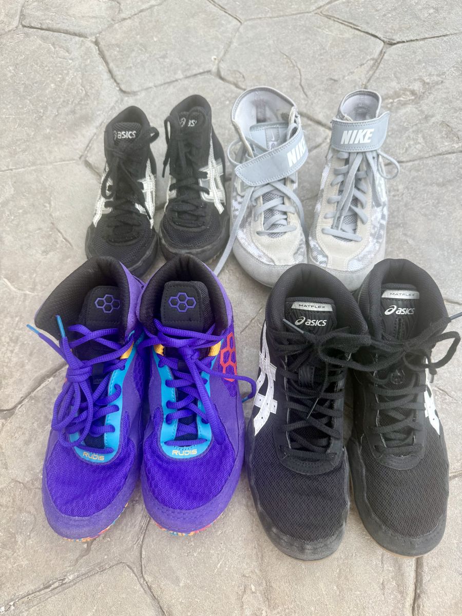 Wrestling shoes