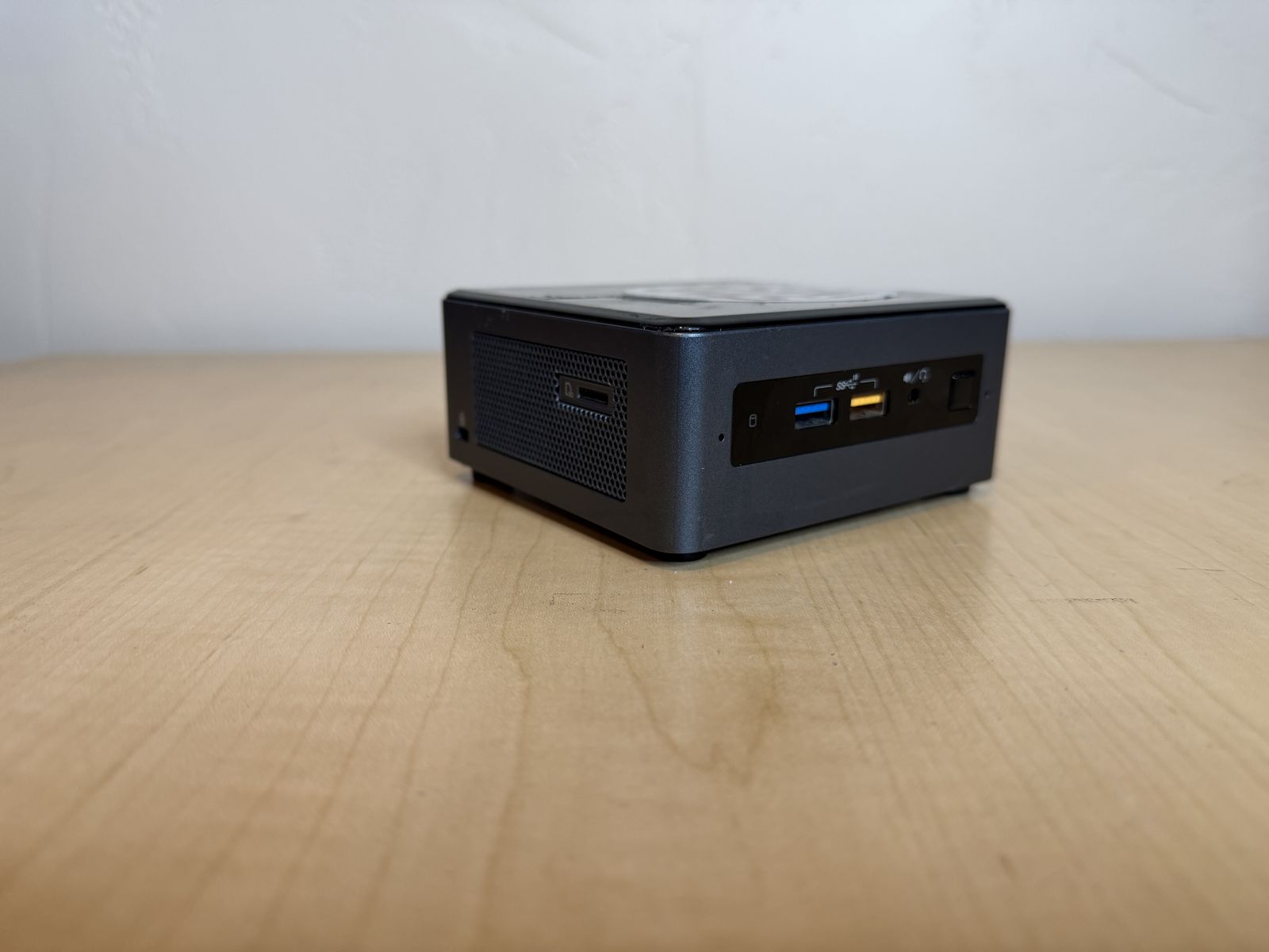 Intel NUC NUC8i5BEH1 Mini Computer