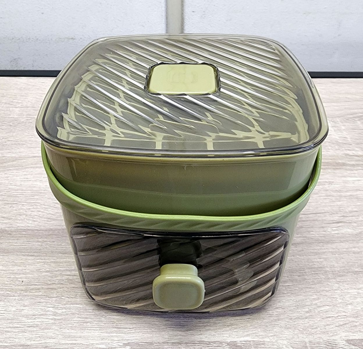 Ice Cube Maker