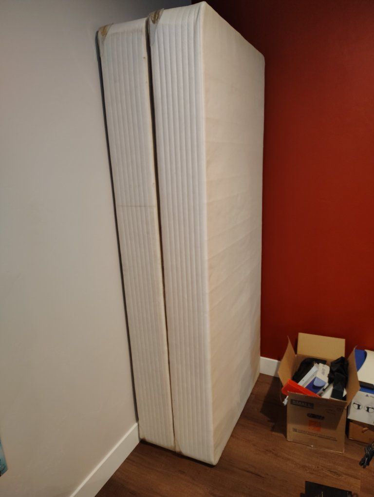 Simmons Split Cal King Box Spring Set - Used, Good Condition Foundation
