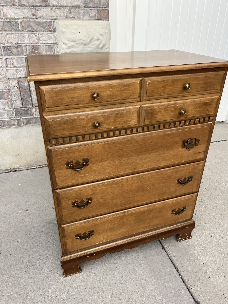 Vintage Wooden Dresser Chest of Drawers with 5 Drawers - Light Brown Wood Finish