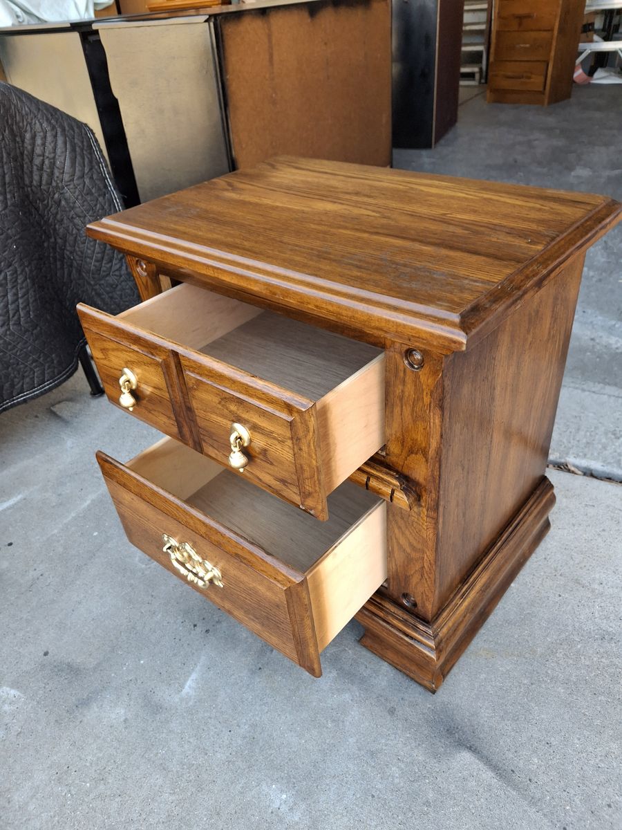 real wood night stand/rudy