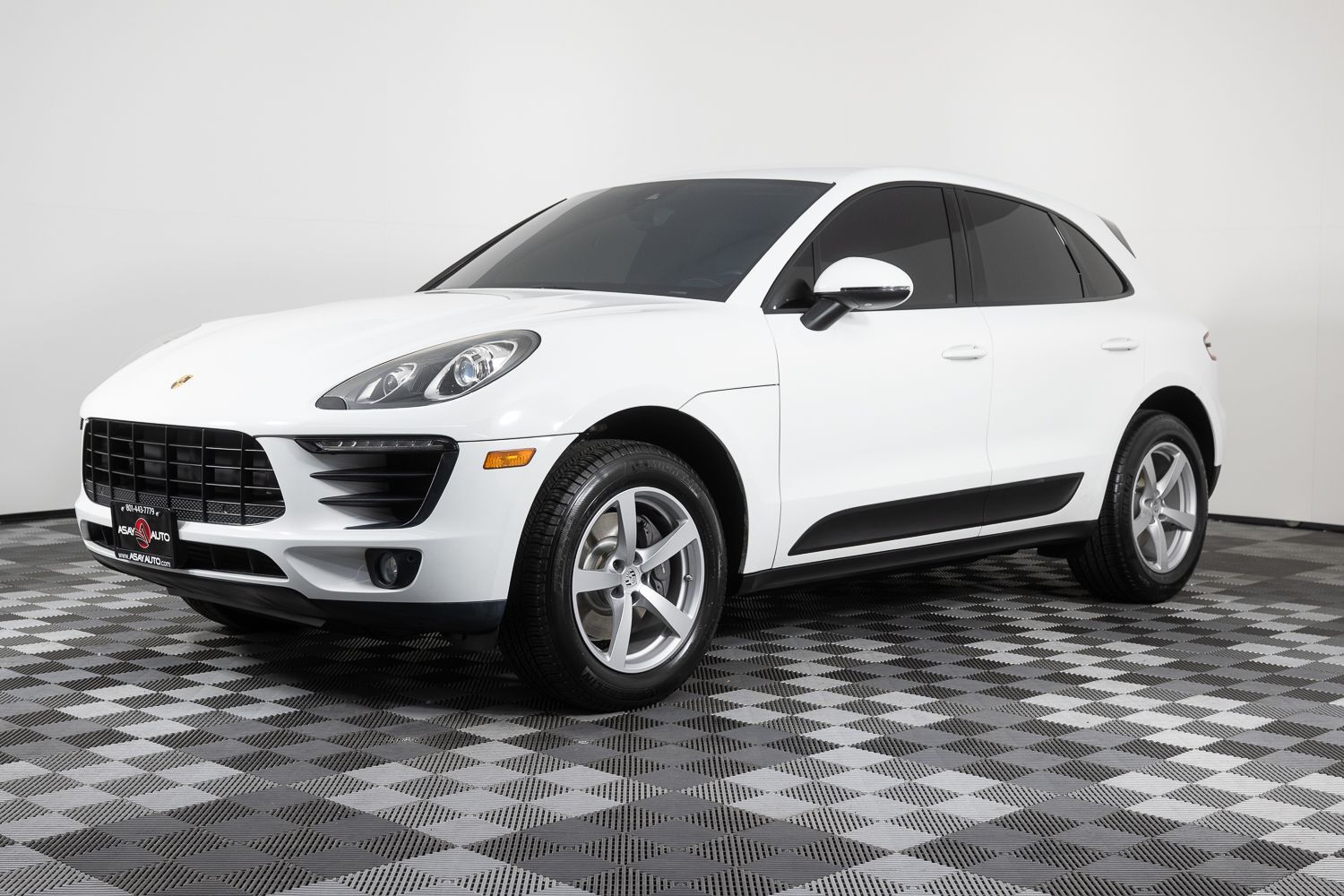 2018 PORSCHE MACAN Base