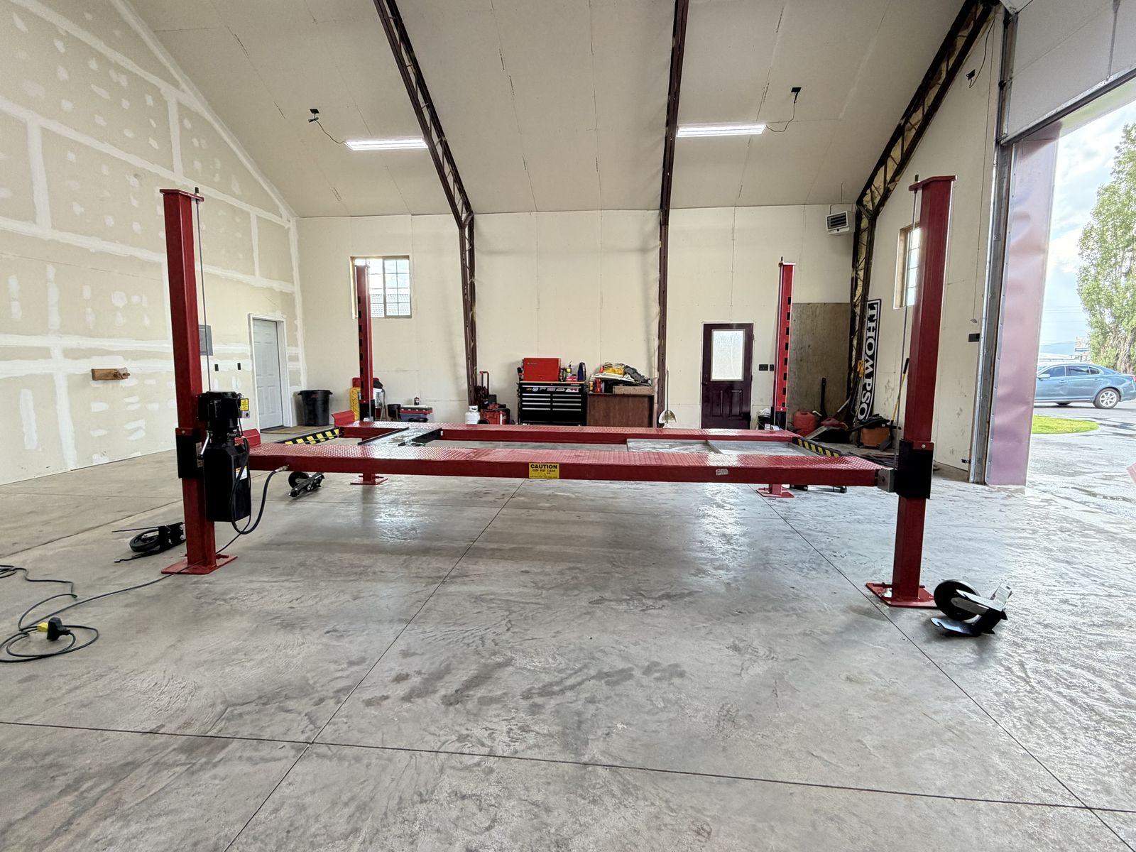 Main image 3