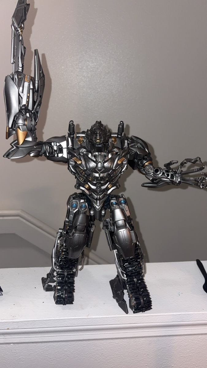 Full transformers Bumblebee Movie Blitzwing Figure 10.6-inch Collectible Action Figure Used