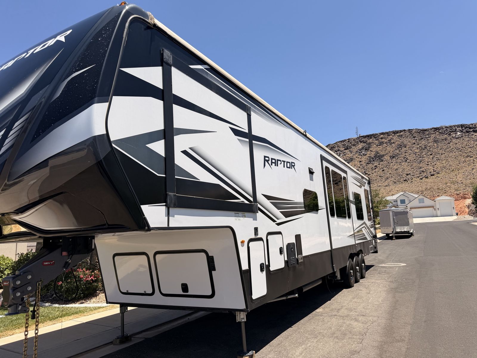 TOY HAULER